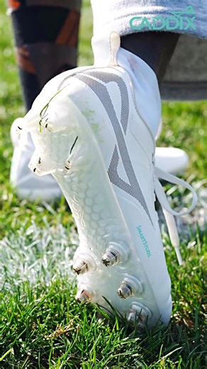 James Everett Jr on Instagram: "Caddix Is An Injury Reduction Cleat Thats Changing The Game 😮‍💨 With These They Come Equipped With SMART STUDS That Move When Curt To Take Stress Off Your Joints The Technology Is In A Lane Of Its Own‼️ @caddixcleats These Cleats Sill Be Helping With My Recovery And I Will Be Having My Own Line Dropping 🫰🏾"