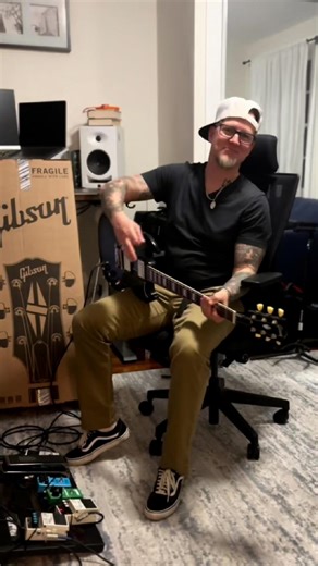 Matt Henderson of H2O showing off his new Gibson SG and how he's keeping it protected on the road! #h2o #nyhc #gatorcases | Gator Cases