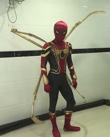 WORKING! Iron Spider cosplay with Mechanical Claws and Glowing Lenses - Avengers: Infinity War