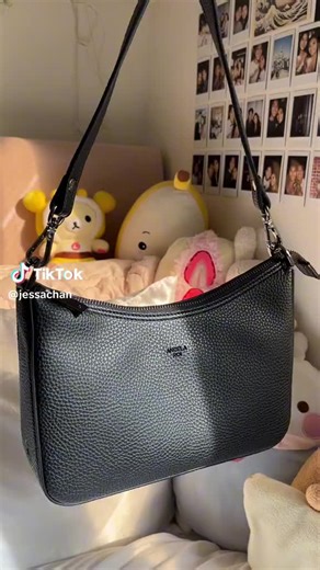 Meet our chic cruelty-free Verve bags – because looking good should feel good too. No animals harmed, just style elevated.🐰🌸🩷 👜: Angela Roi Verve Bag - Black