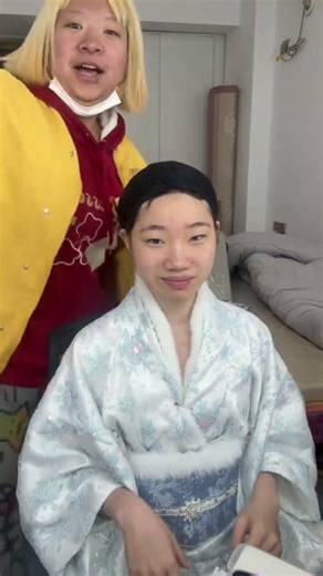 Xie Huamei's First Cosplay: A Fuzhou Makeup Lady's Trans Experience