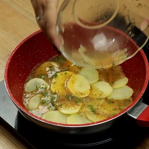 63K views · 868 reactions | With only 2 potatoes, I made this delicious dinner! | Recipes on the Table | Facebook