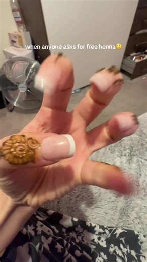 idk what this is either😐. #hennaartist #foryoupagе #hennatok #funny