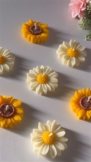 AKOVA CANDLES on Instagram: "Handcrafted floral candles that look like real blooms 🌼 Sunflower & daisy soy wax candles, hand-poured in small batches for gifting, decor and slow living vibes. Perfect for birthdays, return gifts, festive hampers or aesthetic home decor. If you love unique handmade candles over mass-produced ones, this is for you. [ handmade candles, floral candles, daisy candles, sunflower candles, candle making, candle art, soya wax scented candle, handmade candles, small busine