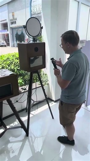 People Explaining a Split Interactive Camera in Real Use