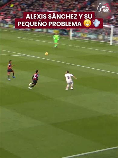 Cuando Alexis arranca, ya no hay quien lo frene 🤣 Va con todo por el balón, como si fuera la última jugada del partido.💪🏼 El problema es que a veces corre tan fuerte que ni él mismo alcanza a frenar. Cosas del Niño Maravilla 🇨🇱💪🏼 #betfury #alexissanchez #arturovidal #betfurychile #futbolchileno