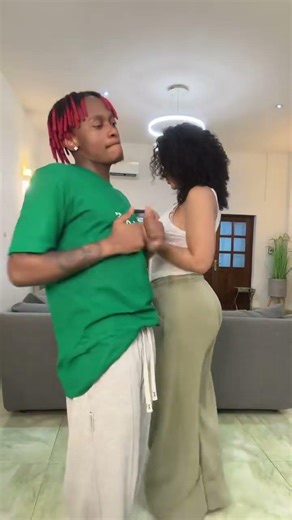 Quel amusement entre Melissa et Innos'b à pieds nus 🤣🤣🤣 #innosb #melissa