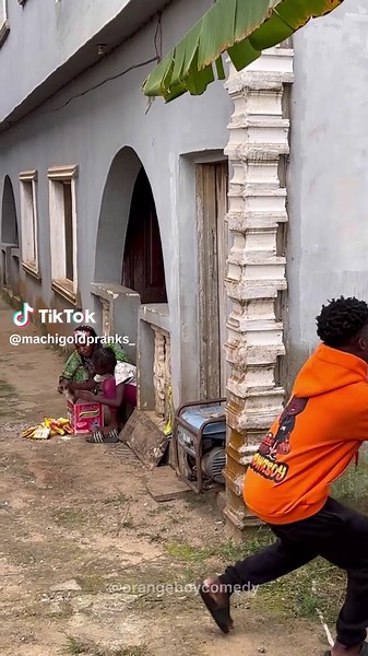 Hilarious Balloon Prank Caught on Camera