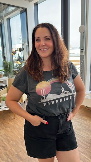 Paula Lambert | Ich, während meine meine Freundin mental darauf vorbereitet, mir das erste Foto ihres neuen Typen zu zeigen 😉 #dating #inechtnochschöner | Instagram