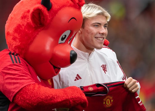 Former United star suggests five reasons Hojlund will 'get 25 goals', he thinks it will be 'easy'