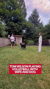 The best setter the world has ever seen. 🏐🐕 (🎥: IG/taylor_pischke) | NHL