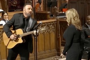 Garth Brooks and Trisha Yearwood sing ‘Imagine’ by John Lennon during Carter funeral
