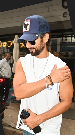 yogen shah on Instagram: "Shahid Kapoor was spotted in Bandra, sporting a stylish singlet that showcased his toned arms, biceps, and triceps, paired with denim and a cap for a casual yet trendy look."