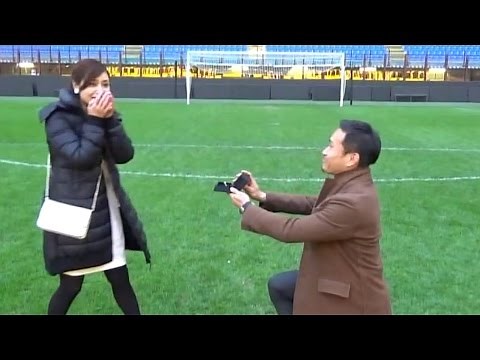 Soccer player Yuto Nagatomo proposes to Airi Taira! Kneeling and giving ring… Video released