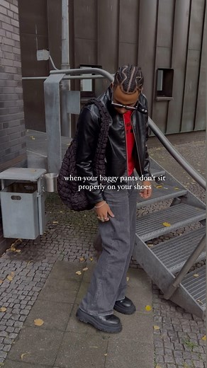 Jeremy Jamal on Instagram: "Everyone who’s wearing baggy pants know this struggle 😵‍💫 Especially when I put loafers on I’m always struggling with the perfect fit of the pants what about u guys ? . . . #relatable #baggyjeans #fashiontips #streetwear #widepants Baggy jeans , fall outfits, autumn style , wide pants , fashion tips , menswear, styling , denim , jeans , styling guide, fashion hacks , fashion tricks ,"