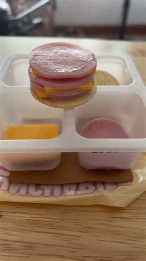 The Right Way To Eat Lunchables? - Song: Bob's Burgers by Geek Music