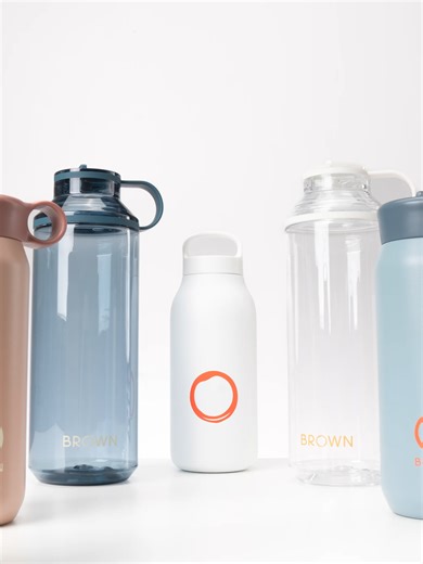 ពេញចិត្ត ពេញថ្លើមជាមួយដបមួយណាជាងគេឡូវ?? 😎 ប្រសិនបើបងជាវដបទឹកនេះ នឹងទទួលបានការឆ្លាក់ឈ្មោះលើដបទឹកដោយឥតគិតថ្លៃភ្លាម នៅ BROWN Roastery Park ចាប់ពីថ្ងៃនេះដល់ថ្ងៃទី៣១ មករាខាងមុខនេះ។ បញ្ជាក់: ការឆ្លាក់ឈ្មោះនេះបានសម្រាប់តែប្រភេទ Water Tumbler & Play Tumbler តែប៉ុណ្ណោះ លើកលែងសម្រាប់ប្រភេទដប Active Bottle ។ -- Chosen your flow yet? 👀 Tell us which one you love most! Plus, enjoy FREE engraving on your new bottles from now till 31 January at BROWN Roastery Park. Awesome, right? Note: Engraving applies to 