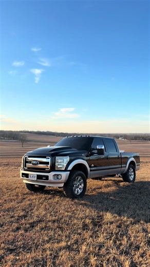 t○by (@toby__j)’s videos with Same Old Song - Riley Green