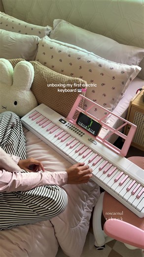 Unboxing My First Electric Keyboard: A New Hobby Journey