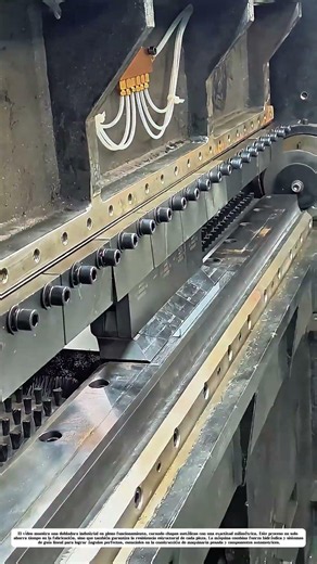 La máquina que dobla el acero: Cómo la precisión mecánica transforma láminas en piezas industriales