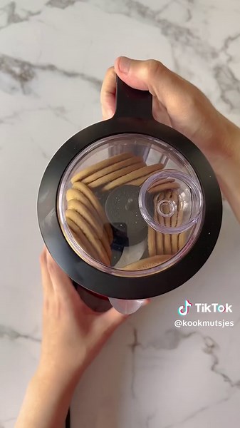 WHITE CHOCOLATE COCONUT PIE (NO BAKE) #recipe #food ##viral #trending #tiktokfood #foodtiktok #fy #fyp #foryou #foryoupage #cake #pie #nobake COOKIE DOUGH 175 g Maria biscuits 150 g unsalted butter COCONUT MIXTURE 500 ml milk 55 g cornstarch 50 g granulated sugar 8 g vanilla sugar (1 packet) 200 g white chocolate 50 g grated coconut 250 g mascarpone WHITE CHOCOLATE GANACHE 50 ml heavy cream 125 g white chocolate EXTRA strawberries Raffaello edible rose petals Melt the unsalted butter in a saucep