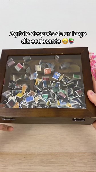 Es lo primero que hago cuando llego a casa después de un largo dia de estrés 😬📚 #libreriaantiestres #estanteriadelibros #reducirestres #estanteriaantiestres #bibliotecaantiestres #calmaransiedad #asmr