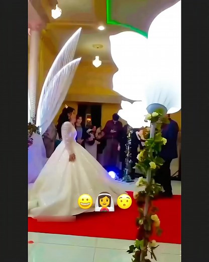 The bride is unhappy about something... Невеста чем-то недовольна... | Nataly Leon