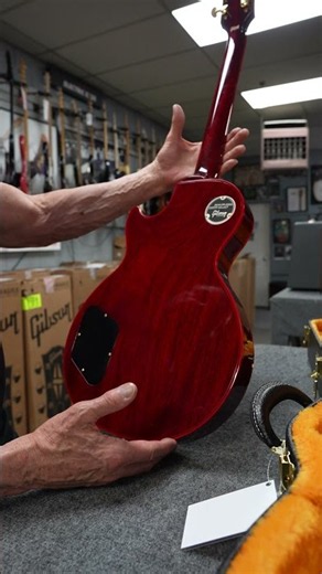 Red Widow Burst. Red binding everywhere — sides, back, even the neck! 🤯🎸✨