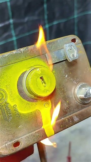 tricks to fix a stuck keyhole #shortsvideo