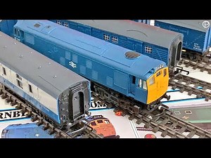 Hornby Railways R.068 BR Class 25 Diesel Electric with Parcel Vehicles