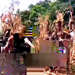 919K views · 10K reactions | ✈ cine sunt cei cu adevarat FERICITI? Noi sau ei? Ei cu siguranta! Calatoriile m-au invatat o lectie importanta! FERICIREA se naste din lucrurile acelea marunte, mici si atat de firesti. Chiar si cu picioarele desculte! FERICIREA nu este cu si despre materialism! Niciodata!!✈ | Hoinărind prin lume | Facebook