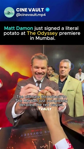 Matt Damon SIGNS A POTATO at Mumbai premiere! 📉😱 | #Shorts