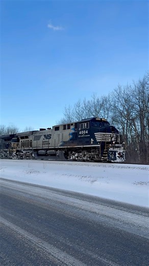 NS 4004 Leads in -12 degree wind chill #railroad #train #railfan
