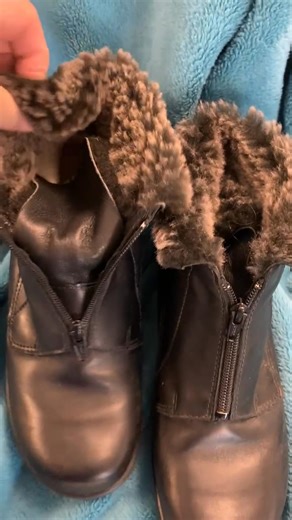 CA$125 • Boots-MARTINo NEW walking boots six 9.5w Black fur lined zipper. Pu bobcaygeon. New pair of walking boots by Canadian manufacture MARTINO Martino Labelled size says 9.5 wide High-end leather boots, sturdy, strong, bottom fur line zippered front Can roll the top down or leave up Price range regular over $199 Porch back up Bobcaygeon Cash only no E transfers available $10 local delivery fee can be arranged Lindsay Peterborough depending on weather https://www.facebook.com/marketplace/item