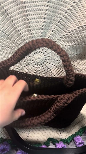 Túi xách handmade đơn giản to đế da đựng được khá nhiều đồ ạ