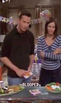 Friends Bloopers vs. The actuel scenes #friends #chandlerbing #matthewperry #joeytribbiani