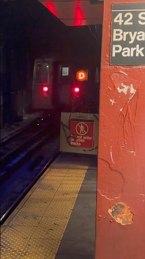 Bronx bound R68 D train departing 42nd St-Bryant Park