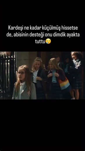 Filmleriizledinmi on Instagram: "🎬 Beni Unutma (Remember Me) ⭐ IMDb: 7.1 🎞️ FHD: 9.1 🎭 Tür: Dram, Romantik 🎥 Yönetmen: Allen Coulter 🎭 Oyuncular: Robert Pattinson, Emilie de Ravin, Caitlyn Rund, Moisés Acevedo 🌍 Yapım: 2010 – ABD 🗣️ Dil: Türkçe Dublaj / Altyazılı 💫 Konu: Tyler, kaderin bir oyunu sonucu Ally ile tanıştığı güne kadar kendisini kimsenin anlayamadığını düşünmektedir. Aşk, aklının ucundan bile geçmezken; Ally’nin beklenmedik sıcaklığı, yaralarını saran bir iyileşmeye dönüşür.