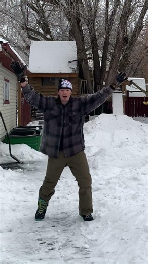 backyard snowboard DIY🏂 #snowboarding #winter #wintersports #actionsports #diy #backyard