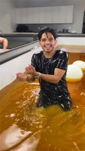 Duniya Ka Sabse Bada Rasgulla Syrup Pool 😱 Main Usme Kood Gaya! #rasgulla #challenge #experiment