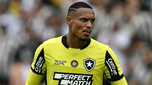 Man Utd given huge boost in hunt for Botafogo goalkeeper John Victor after losing Andre Onana to injury   | Goal.com South Africa