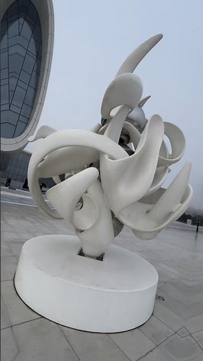 Exploring the stunning Heydar Aliyev Cultural Center in Baku ✨#sephy #Baku #heydaraliyev #azerbaijan