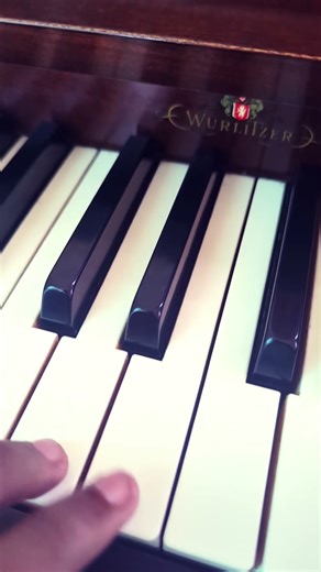 Hear Piano Note D4 211 hz vs 282 hz