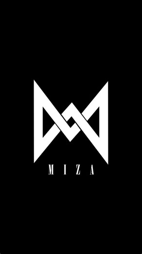 DIVAS FASHION SHOW on Instagram: "MIZA @mizaleiah Modelo: @yilian255 @soy_victoria_suarez @daytr.rv Makeup : @soyjhoelh Producción: @coach_angel_gutierrez #moda #fashion #divas #fashionmodels #show #altacostura #drag #queen"