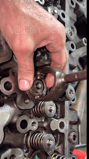 Valve springs fitting with perfect tool #viral #short #engine #mechanic #mechanicproblems #trending