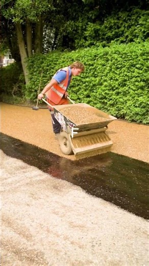 How a Tar and Chip Driveway is Actually Made