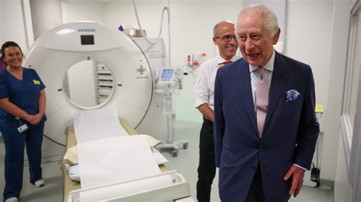 King Charles visits cancer centre in 1st appearance since treatment