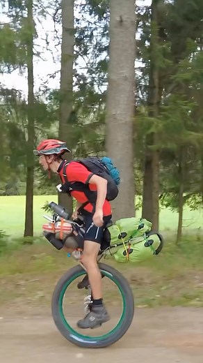 Keeping things minimal 👌 @mredpratt was the first person to cycle around the world on a unicycle 🤯 His journey took over 3 years and he pedalled 21,000 miles (33,800km). He is now dabbling in off-road backpacking on his unicycle. It doesn’t matter if you’ve just one wheel, you’re still very much part of the cycling community and we are all for it 💪 @sylvainoulala 🎥 | Pinkbike
