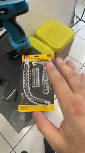 Flexible extension kit for screwdriver