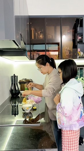 Con xin chào tất cả các bác ! Con là Thảo My #kimthoabui01 #vlog #review https://vt.tiktok.com/ZSy67uhnU/ | Kim Thoa Bùi